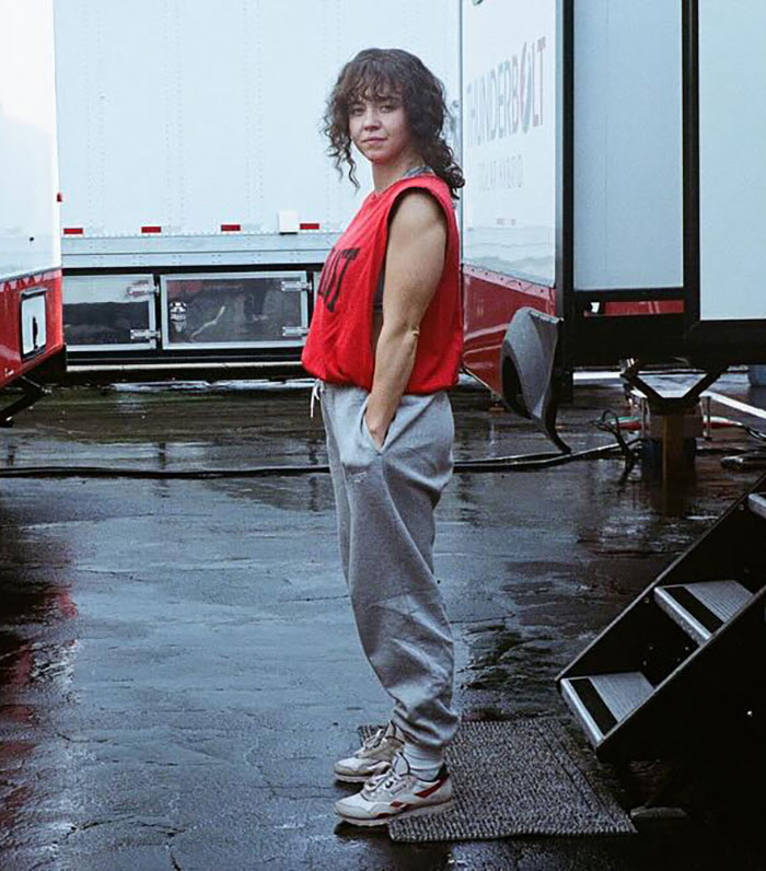 Sydney Sweeney showcasing her dramatic body transformation in a red sleeveless top and grey sweatpants outdoors. Sydney Sweeney showcasing her dramatic body transformation in a red sleeveless top and grey sweatpants outdoors.