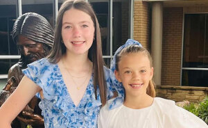 “Did Not Let Her Baby Sister Go”: People Heartbroken After Two Sisters Passed Away Holding Hands