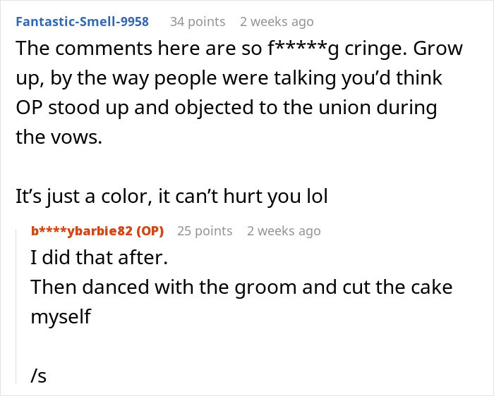 Reddit comments discussing a woman who accidentally dressed like the bride at a wedding causing an awkward moment. - 22