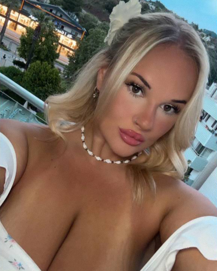 Woman taking a selfie outdoors, sharing her experience quitting Mounjaro cold turkey and its unexpected effects. - 1