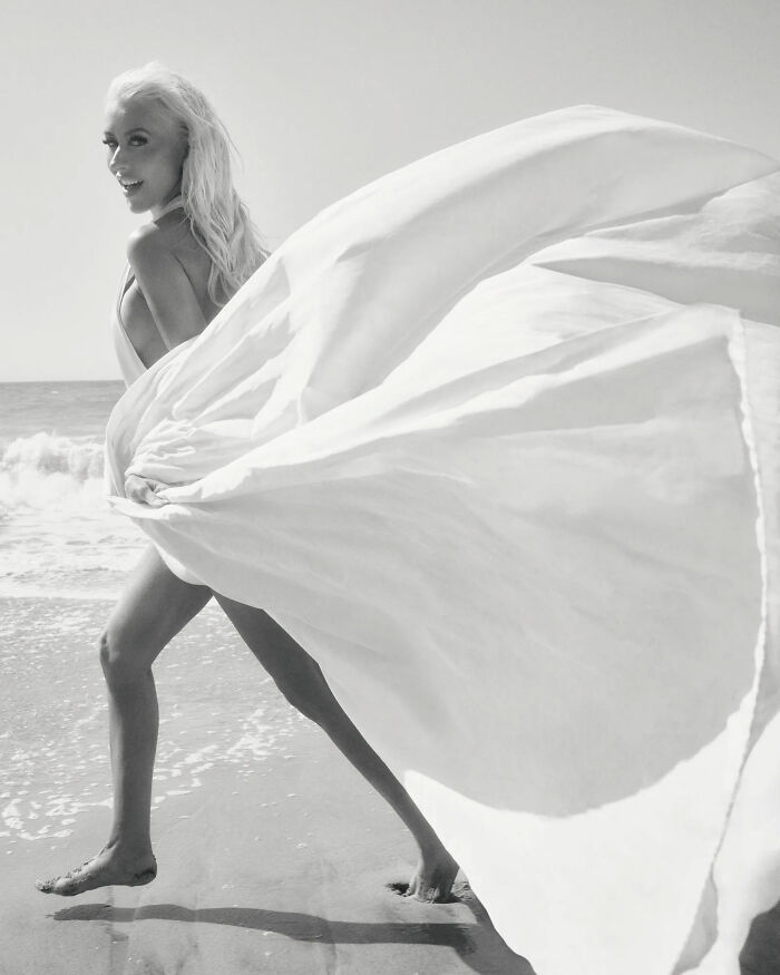 Christina Aguilera at the beach in a flowing dress, sparking new Ozempic overuse and diet comments speculation. Christina Aguilera at the beach in a flowing dress, sparking new Ozempic overuse and diet comments speculation.