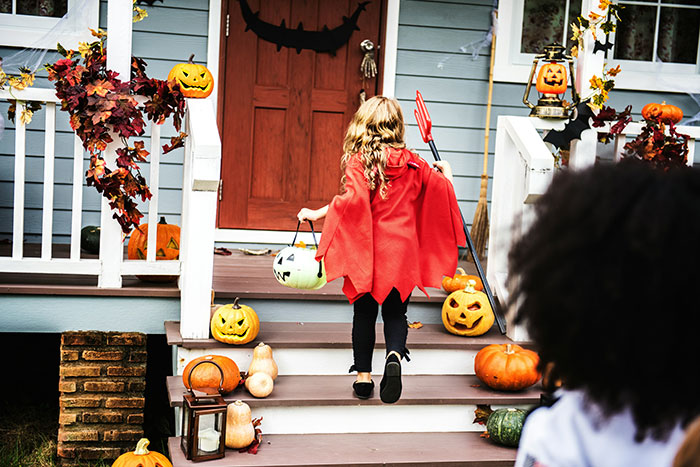 Children Ruin Halloween Party, Mom Acts Surprised When The Host Makes It “Adults-Only” Next Year - 12