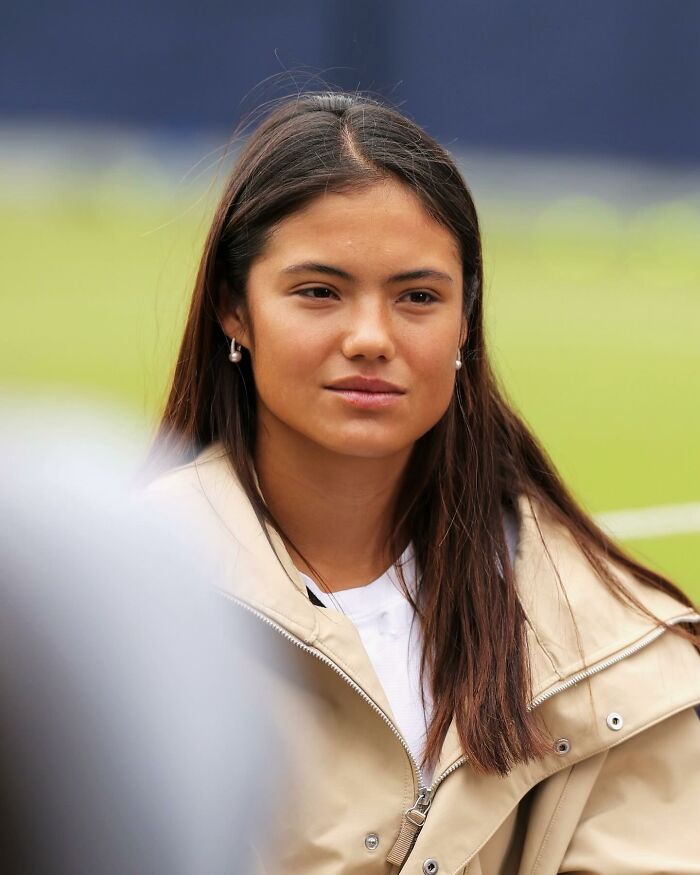 Tennis star with serious expression halts match during meltdown over crying baby, leaving crowd stunned at outdoor event.