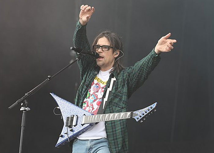 “A Total Gentleman”: 50 Times People Ran Into Celebrities And Had The Wildest Experiences