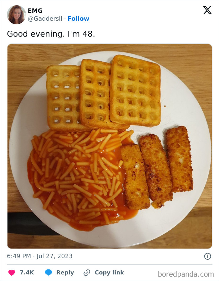 Plate of baked beans, fish fingers, and potato waffles, a classic British meal featured in chaotic British memes.