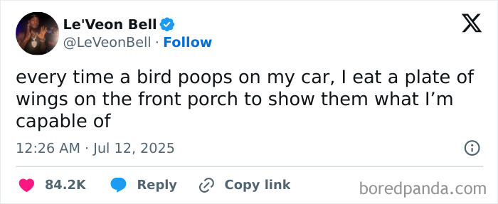 Tweet from Le'Veon Bell humorously describing his reaction to bird droppings, part of hilarious tweets from July collection.