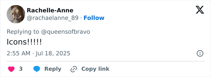 Jamie Lee Curtis reacting strongly to Allison Janney&rsquo;s pantless look on the red carpet during a public event.