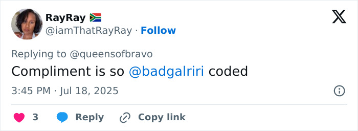 Jamie Lee Curtis reacting strongly to Allison Janney&rsquo;s pantless red carpet look during a celebrity event.