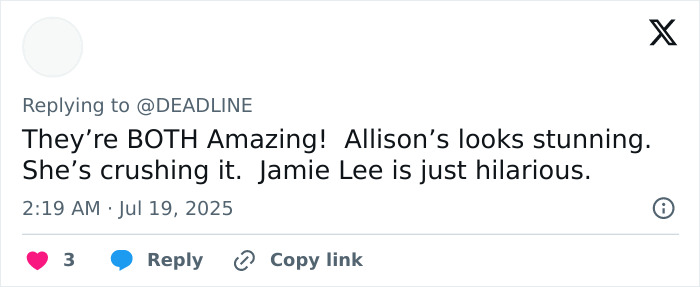 Tweet praising Allison Janney&rsquo;s stunning pantless look on the red carpet and Jamie Lee Curtis&rsquo;s hilarious reaction.