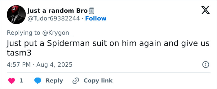 Twitter user commenting on Andrew Garfield&rsquo;s appearance sparking major botox buzz and vampire advantages discussion.