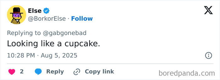 Screenshot of a social media post mocking Rihanna&rsquo;s maternity dress, referring to it as a bloated cupcake.