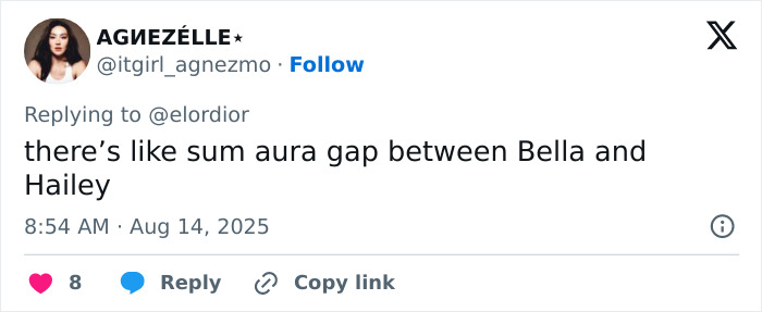 Tweet from AGMEZ&Eacute;LLE about the perceived aura gap between Bella and Hailey, posted on August 14, 2025.
