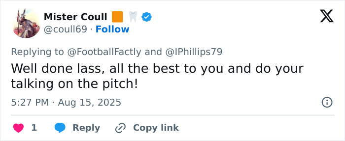 Screenshot of a supportive tweet praising a newly signed female soccer player targeted by trolls over her appearance.