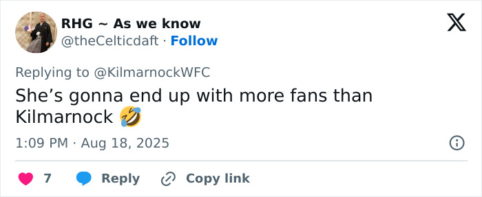 Screenshot of a tweet discussing a 16YO footballer gaining more fans after being mocked for her looks. Screenshot of a tweet discussing a 16YO footballer gaining more fans after being mocked for her looks.