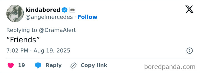 Tweet from a verified user responding about a famous streamer passing away live on air, sharing a final message. Tweet from a verified user responding about a famous streamer passing away live on air, sharing a final message.