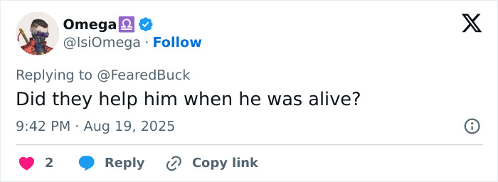 Screenshot of a Twitter user replying to a comment about a streamer's passing live on-air and the family's reaction. Screenshot of a Twitter user replying to a comment about a streamer's passing live on-air and the family's reaction.