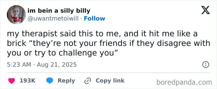 Screenshot of a funny and relatable tweet about friendship advice from a therapist, shared in August 2025.