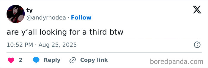 Screenshot of a Twitter post reacting to Jonathan Bailey and Scarlett Johansson&rsquo;s racy selfie sparking heated reactions.