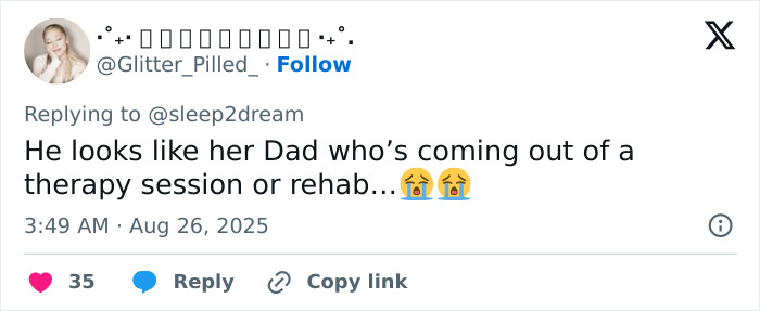 Screenshot of a tweet reacting to Tom Cruise candid photo with Ana de Armas that has gone viral and sparked brutal roasting. Screenshot of a tweet reacting to Tom Cruise candid photo with Ana de Armas that has gone viral and sparked brutal roasting.