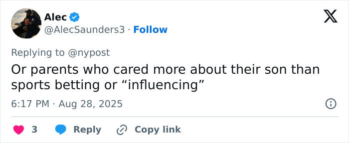 Screenshot of a tweet discussing parental responsibility after a tragic drowning involving a momfluencer&rsquo;s child.