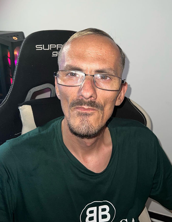 Man with glasses sitting in a gaming chair, representing streamer following horrifying passing live on-air after 10 days of agony. Man with glasses sitting in a gaming chair, representing streamer following horrifying passing live on-air after 10 days of agony.