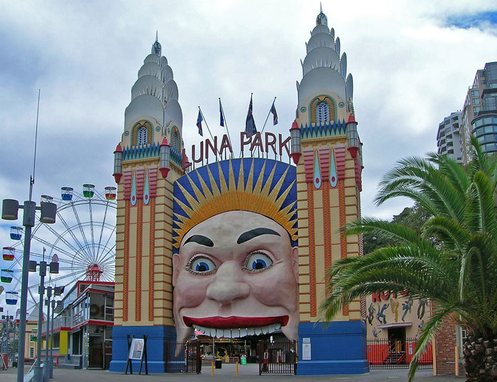 “We Regret Nothing”: 45 Totally Unnecessary But Hilarious Wedding Spends - 13