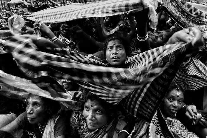 30 Timeless Black & White Moments To Celebrate World Photography Week By Ayanava Sil