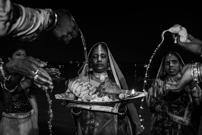 30 Timeless Black & White Moments To Celebrate World Photography Week By Ayanava Sil