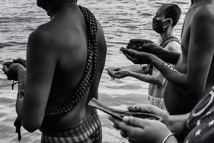 30 Timeless Black & White Moments To Celebrate World Photography Week By Ayanava Sil