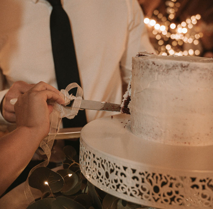 “We Regret Nothing”: 45 Totally Unnecessary But Hilarious Wedding Spends - 28