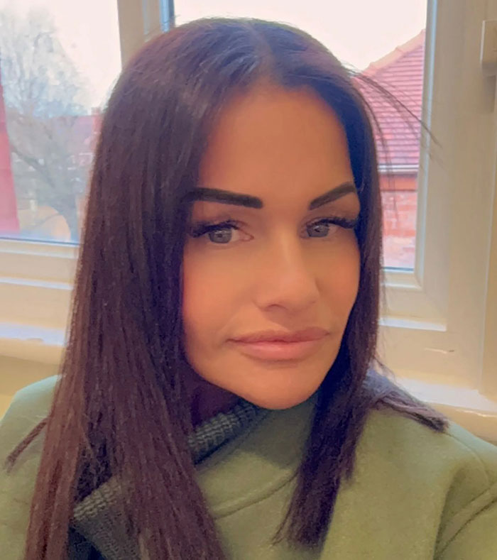 52-year-old mom shares her story of mid-air assault while parasailing, highlighting fear and violation experienced. - 6