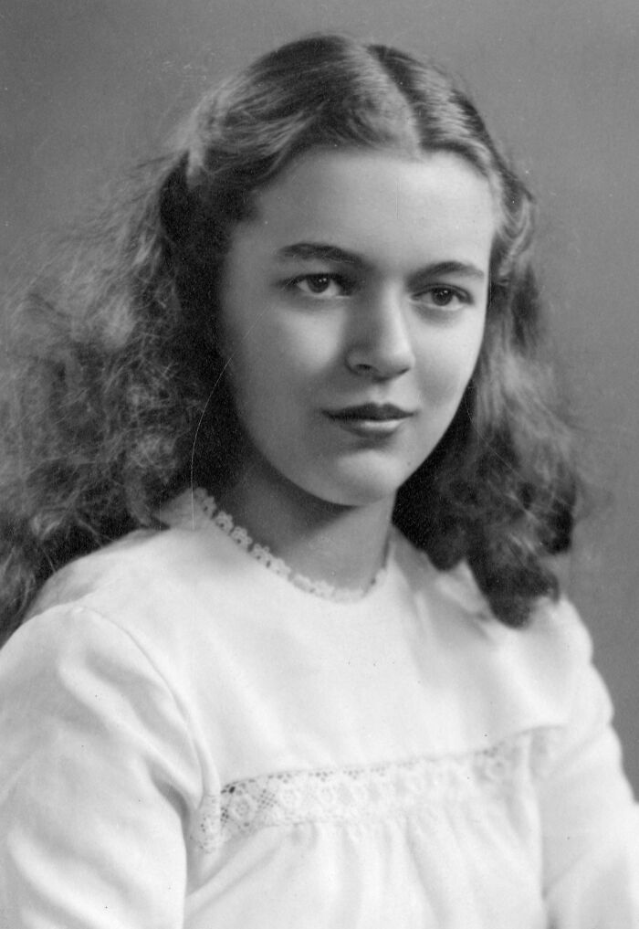 Black and white portrait of a young woman, one of the remarkable women scientists featured in Smithsonian portraits.