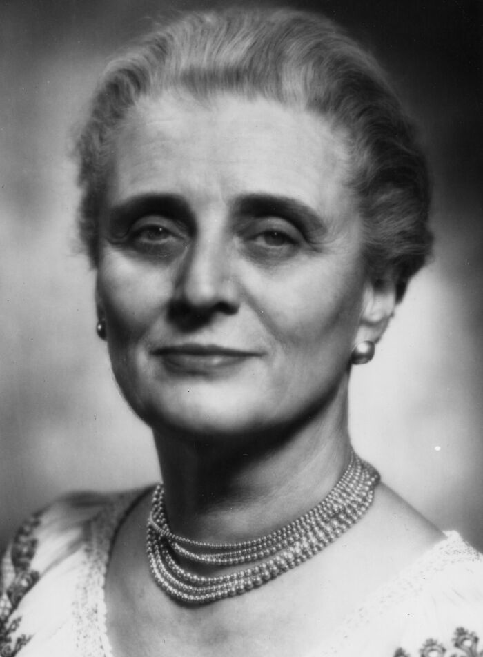 Black and white portrait of a woman scientist wearing a pearl necklace, representing remarkable women scientists.