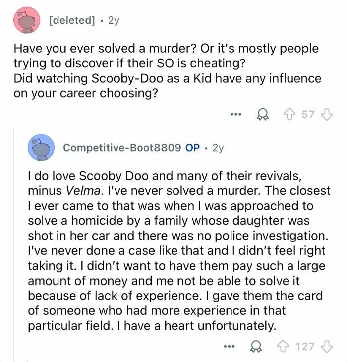 Reddit exchange where a private investigator discusses their experience with m****r cases and career influences like Scooby-Doo.