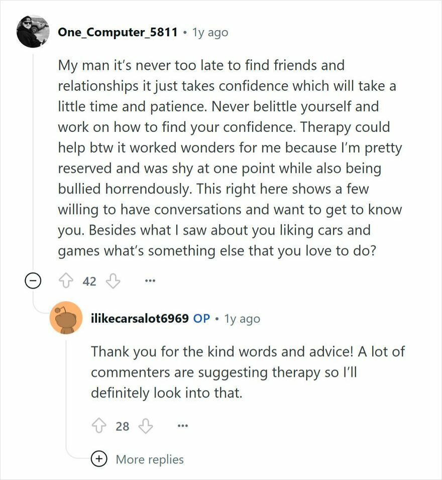 Online Q&A showing a young millionaire engaging with comments about confidence and therapy to build friendships.