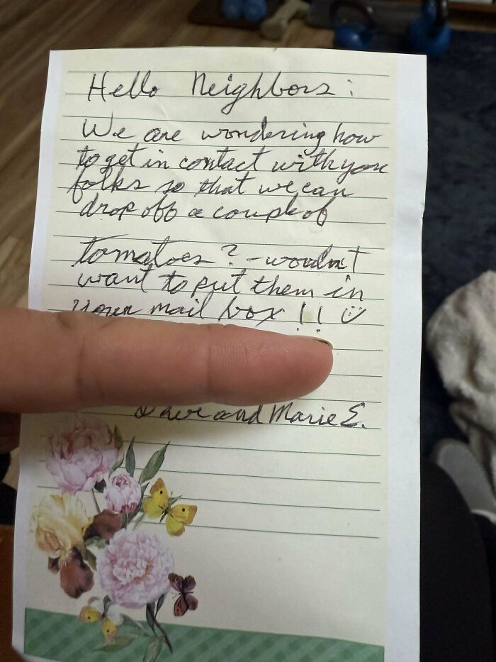 Handwritten note from wholesome kind neighbors asking how to drop off tomatoes without using the mailbox, floral paper design.