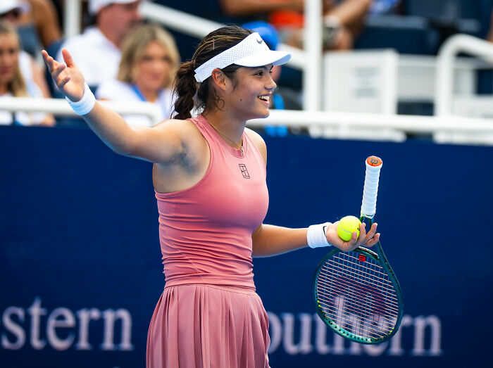 Tennis star reacting during match pause, expressing frustration amid crowd, highlighting diva issues on the court.