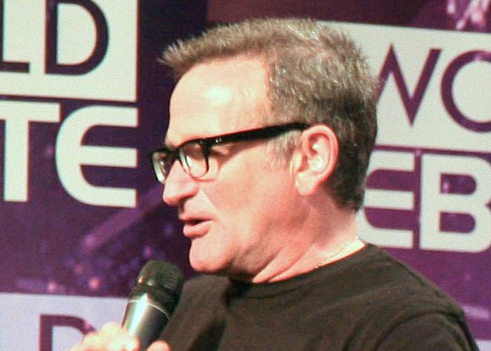 “A Total Gentleman”: 50 Times People Ran Into Celebrities And Had The Wildest Experiences