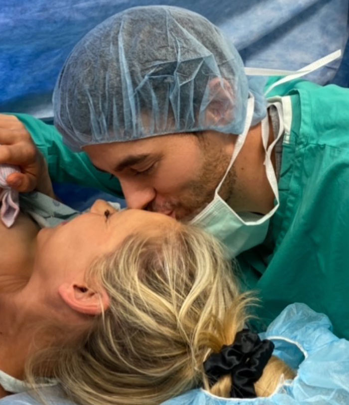 Anna Kournikova and Enrique Iglesias share a tender moment celebrating pregnancy announcement in a hospital setting. Anna Kournikova and Enrique Iglesias share a tender moment celebrating pregnancy announcement in a hospital setting.