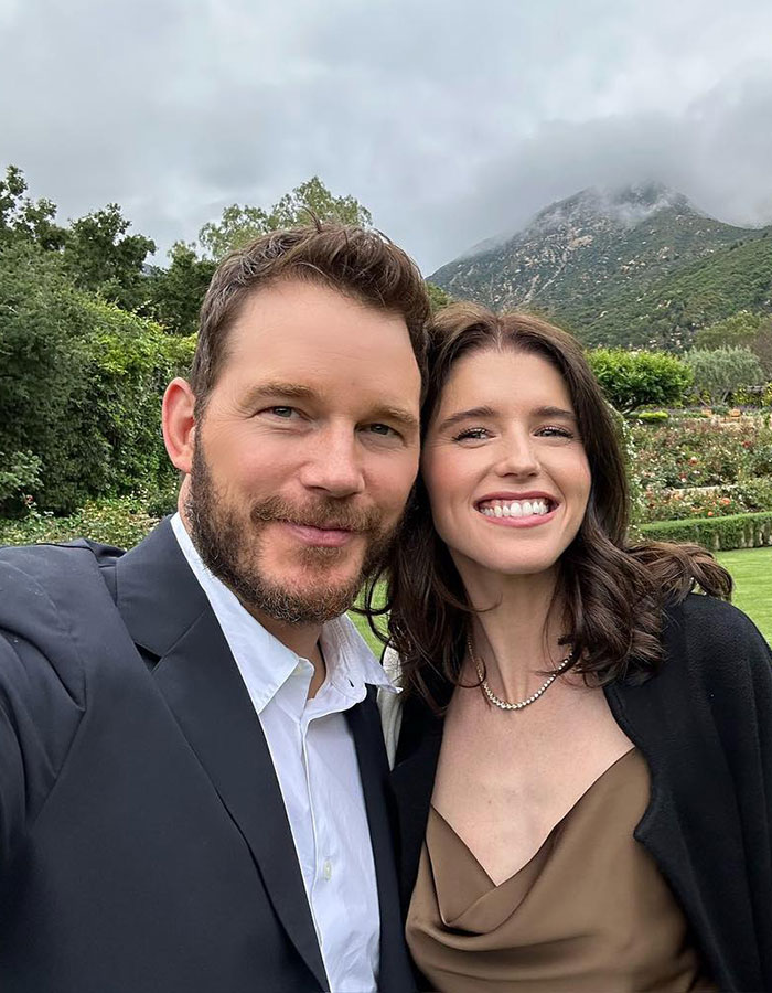 Chris Pratt and woman smiling outdoors with green garden and mountain in the background, related to Katy Perry property rental case. - 6
