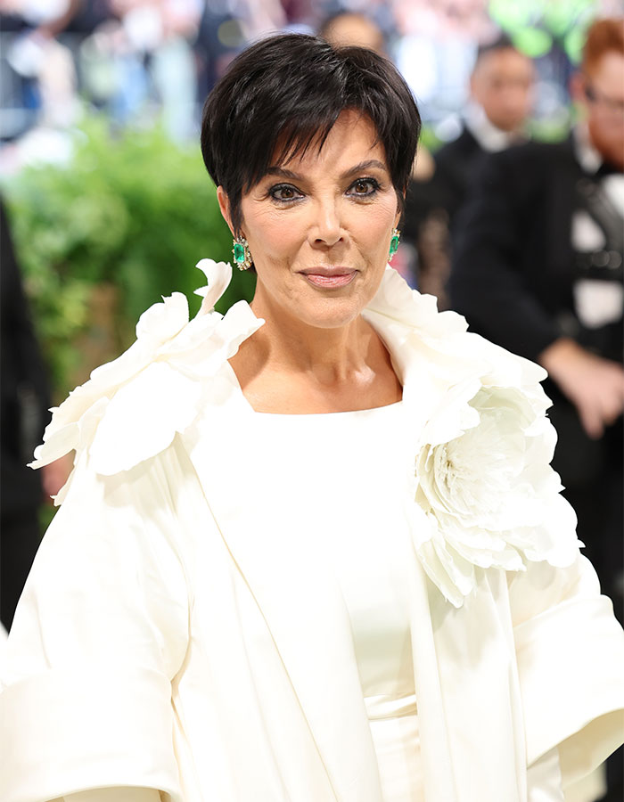 "Starting To Look Like Michael Jackson": Kris Jenner Defends Viral Facelift As "Aging Gracefully" "Starting To Look Like Michael Jackson": Kris Jenner Defends Viral Facelift As "Aging Gracefully"