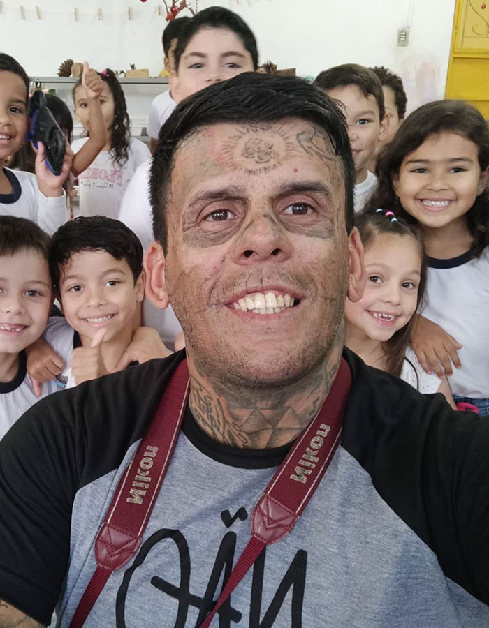 95% tattooed Brazilian Steve-O smiling with children, showing his dramatic new look after tattoo removal.