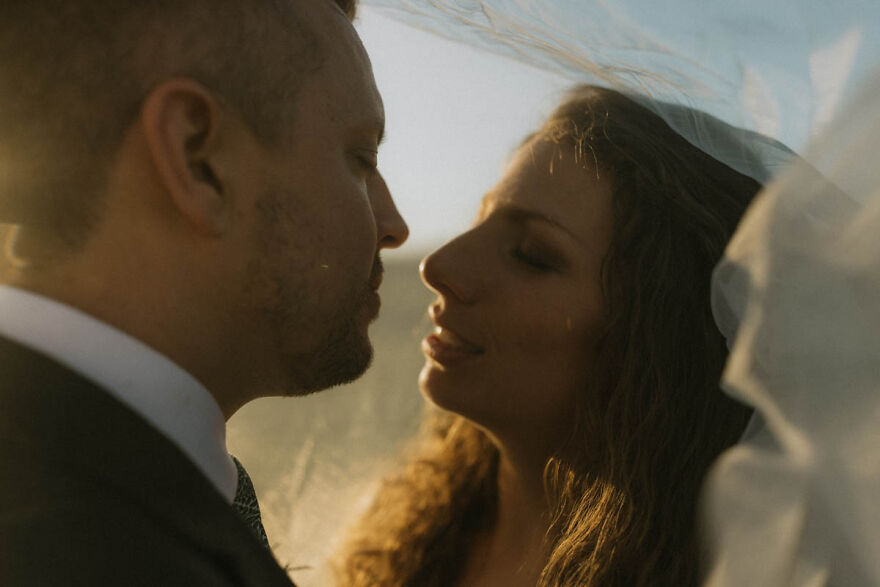 This Montana Couple&rsquo;s Wedding Photo Looks Like It Was Shot Straight Out Of A Dream&mdash;and We&rsquo;re Not Crying, You Are