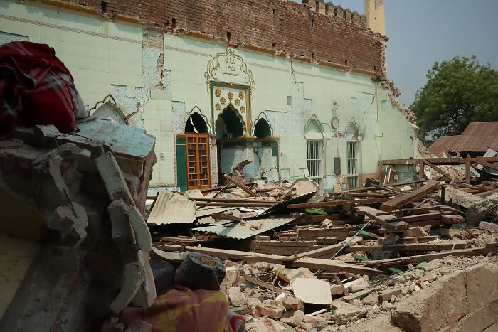 Ruins of a collapsed building with scattered debris highlighting headlines that rocked the world in 2025.