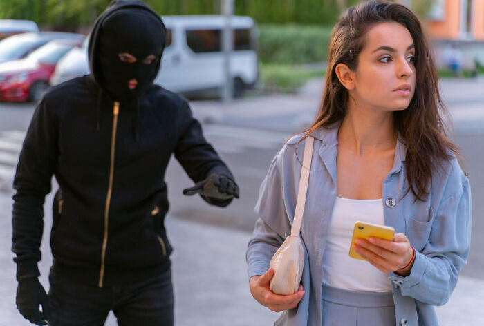 Someone Asks "Street-Smart" People To Share Their Tips And Tricks, 50 Deliver