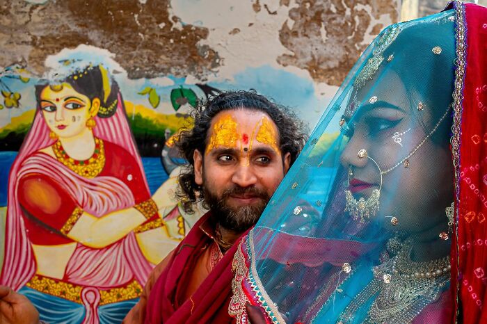 Indian couple in traditional attire captured in a powerful street photo revealing the beauty of everyday life.