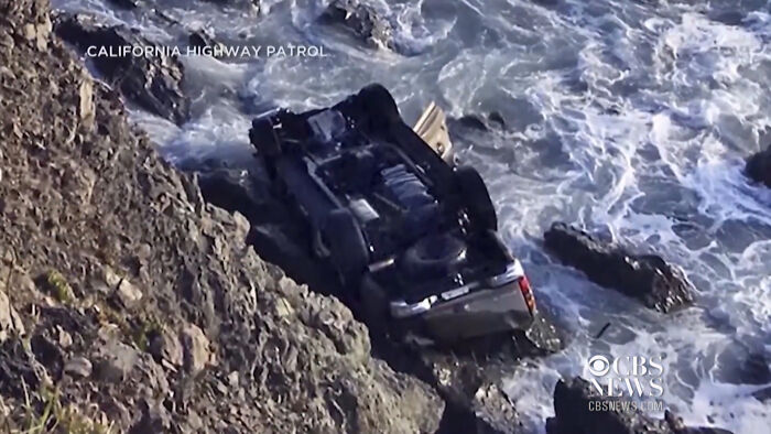 Overturned vehicle on rocky shore captured in a dramatic video that doesn’t seem special until you know context - 12