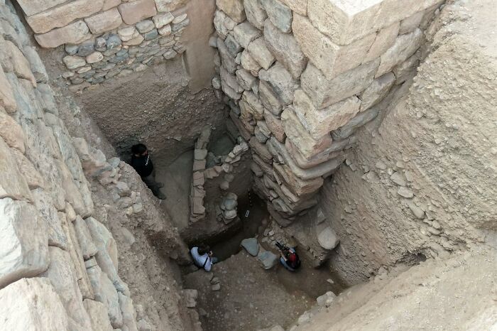 Archaeologists excavating the 2,800-year-old Lydian palace ruins in Western T&uuml;rkiye, revealing ancient stone walls.