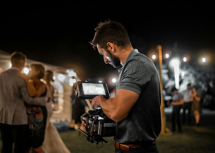 Wedding Photographer Charges $3K, Delivers Shots That Leave The Internet In Disbelief