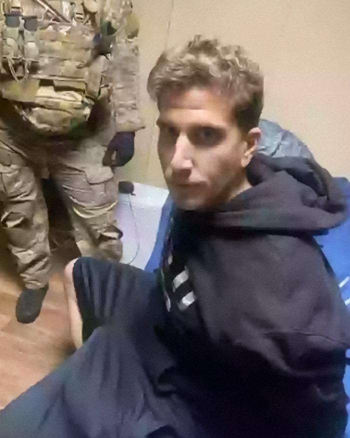 Bryan Kohberger sitting in jail cell with red hands while inmates torment him in chilling footage. Bryan Kohberger sitting in jail cell with red hands while inmates torment him in chilling footage.